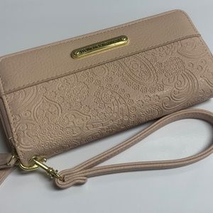 Stone Mountain USA Ladies Wristlet New Without Tags Never Carried Soft Pink